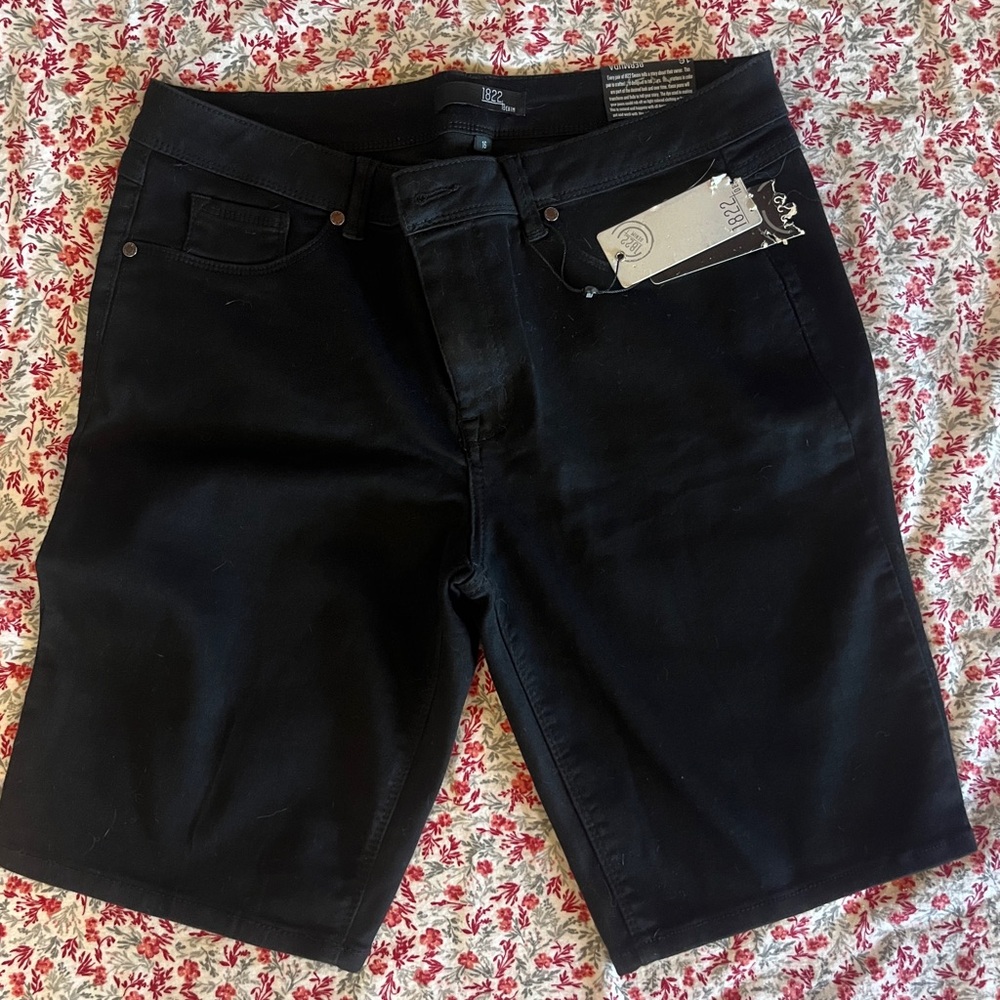 New 1822 Denim Bermuda shorts. Size 16.